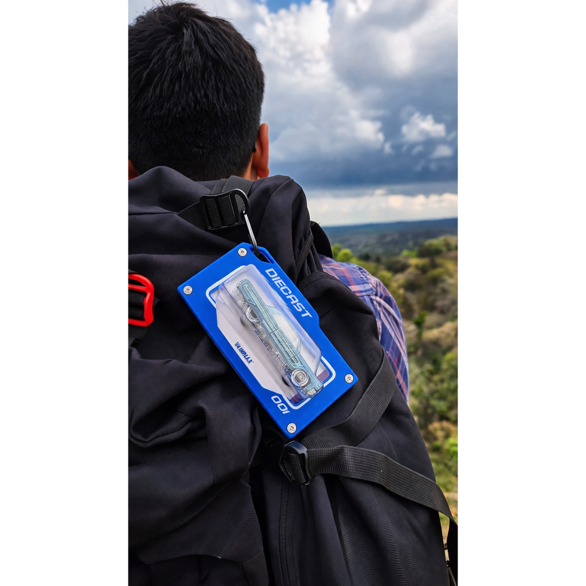 diecast blue bag tag in mountain