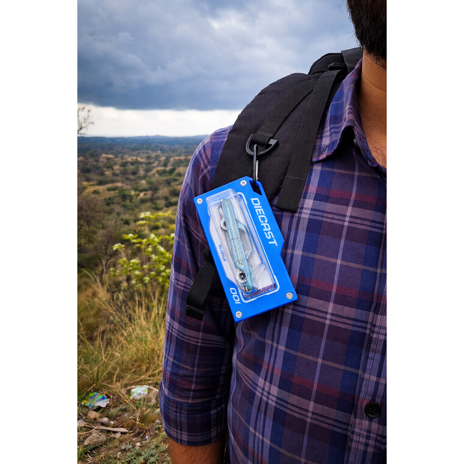 diecast blue bag tag in mountain
